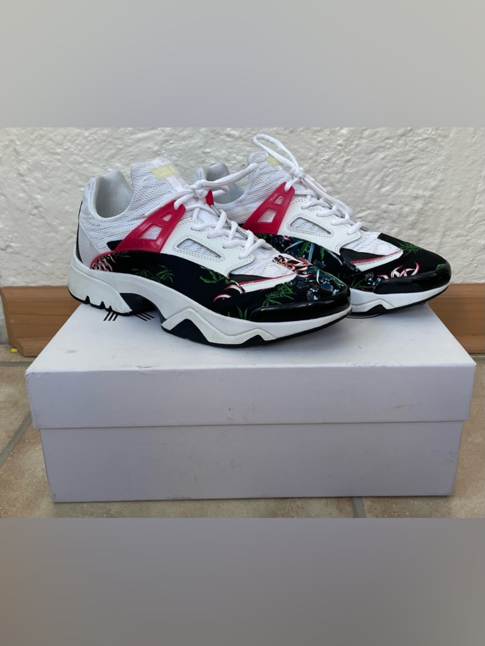 Kenzo Men’s Kenzo Sonic white low-top sneakers, tropical flora pattern; 43 / 10